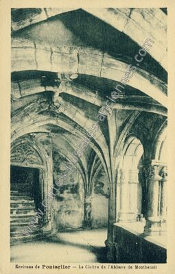 Carte postale ancienne Le Cloître de l'Abbaye — Montbenoît (Doubs)