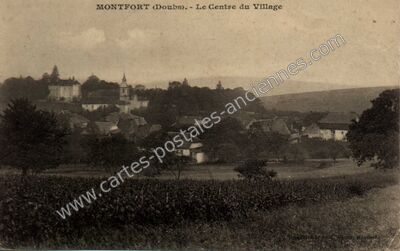 Carte postale ancienne Le Centre du Village — Montfort (Doubs)