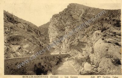 Carte postale ancienne Les Gorges — Buis-les-Baronnies (Drôme)