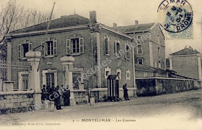 Carte postale ancienne Les Casernes — Montélimar (Drôme)