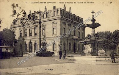 Carte postale ancienne Place d'Armes et Palais de Justice — Montélimar (Drôme)