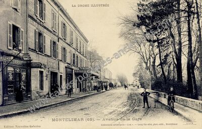 Carte postale ancienne Avenue de la Gare — Montélimar (Drôme)