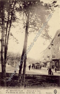 Carte postale ancienne Avenue de la Gare et la Station des Autobus. vue du Parc — Montélimar (Drôme)