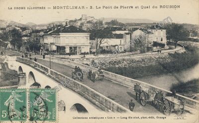 Carte postale ancienne Le Pont de Pierre et Quai du Roubion — Montélimar (Drôme)