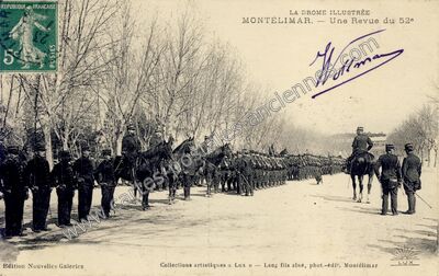 Carte postale ancienne Une Revue du 52e — Montélimar (Drôme)