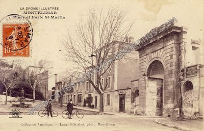 Carte postale ancienne Place et Porte St-Martin — Montélimar (Drôme)