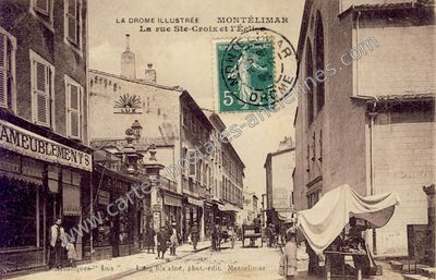 Carte postale ancienne La rue Ste-Croix et l'Église — Montélimar (Drôme)