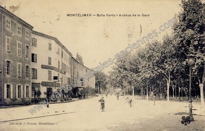 Carte postale ancienne Salle Verte - Avenue de la Gare — Montélimar (Drôme)