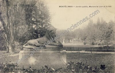 Carte postale ancienne Jardin public, Marbre le Lion et le Rat — Montélimar (Drôme)