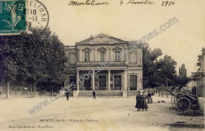 Carte postale ancienne Place du Théâtre — Montélimar (Drôme)