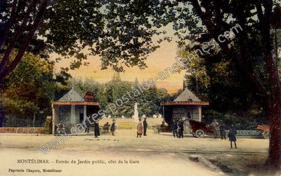 Carte postale ancienne Entrée du Jardin public, côté de la Gare — Montélimar (Drôme)
