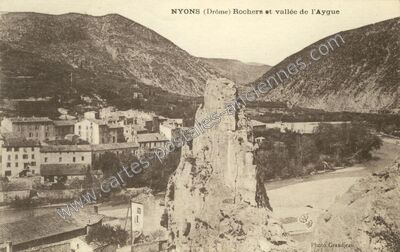 Carte postale ancienne Rochers et vallée de l'Aygue — Nyons (Drôme)
