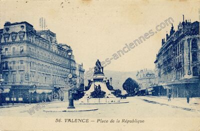 Carte postale ancienne Place de la République — Valence (Drôme)