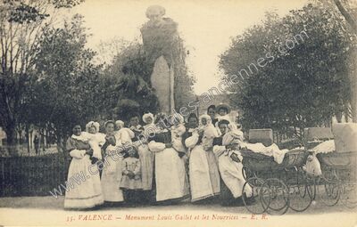 Carte postale ancienne Monument Louis Gallet et les Nourrices — Valence (Drôme)