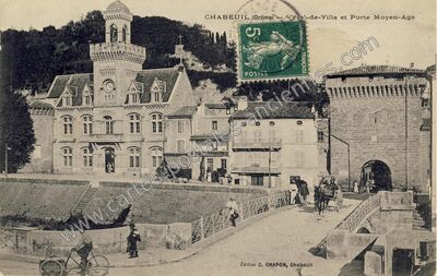Carte postale ancienne Hôtel-de-Ville et Porte Moyen-Age — Chabeuil (Drôme)