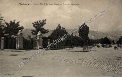 Carte postale ancienne Entrée Nord du Parc Jouvet et Avenue Gambetta — Valence (Drôme)