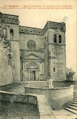 Carte postale ancienne Parvis et Façade de l'Ancienne Collégiale St-Sauveur Portique reconstruit au XVIIe… — Grignan (Drôme)