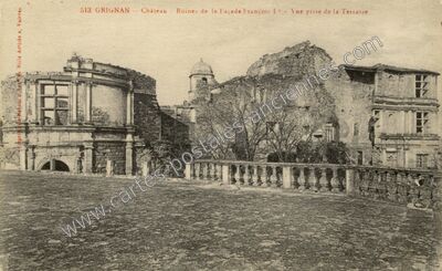 Carte postale ancienne Château - Ruines de la Façade François Ier - Vue prise de la Terrasse — Grignan (Drôme)