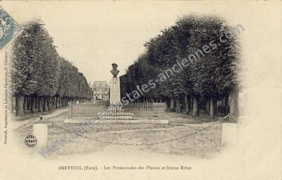 Carte postale ancienne Les Promenades des Plesses et Statue Ribot — Breteuil (Eure)