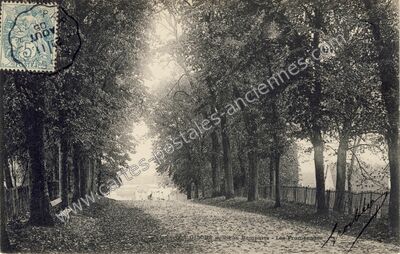 Carte postale ancienne Vieux Remparts - Les Promenades — Gisors (Eure)