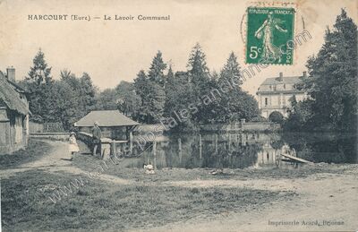 Carte postale ancienne Le Lavoir Communal — Harcourt (Eure)