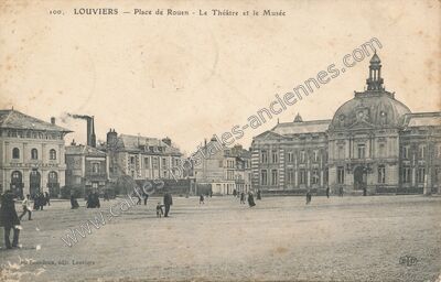 Carte postale ancienne Place de Rouen - Le Théâtre et le Musée — Louviers (Eure)
