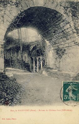 Carte postale ancienne Ruines du Château-Fort (XIIe siècle) — Radepont (Eure)