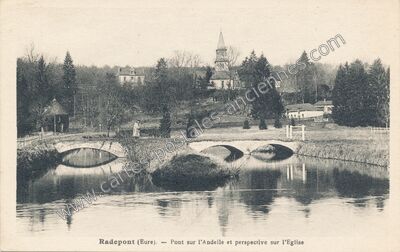 Carte postale ancienne Pont sur l'Andelle et perspective sur l'Eglise — Radepont (Eure)