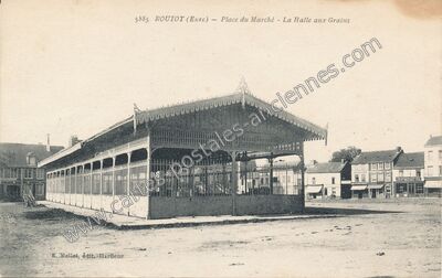 Carte postale ancienne Place du Marché - La Halle aux Grains — Routot (Eure)