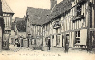 Carte postale ancienne Un Coin du Vieux Bernay. — Rue des Sources — Bernay (Eure)