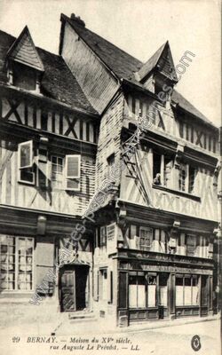 Carte postale ancienne Maison du XVe siècle, rue Auguste Le Prévost — Bernay (Eure)