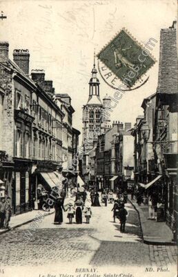 Carte postale ancienne La Rue Thiers et l'Eglise Sainte-Croix — Bernay (Eure)
