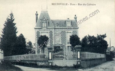 Carte postale ancienne Rue du Calvaire — Beuzeville (Eure)