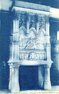 Carte postale ancienne Cheminée et Bas-Relief de l'Hôtel de Ville — Breteuil (Eure)
