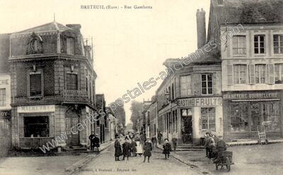 Carte postale ancienne Rue Gambetta — Breteuil (Eure)
