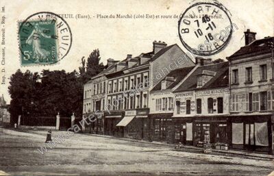 Carte postale ancienne Place du Marché (côté Est) et route de Conches à Verneuil — Breteuil (Eure)