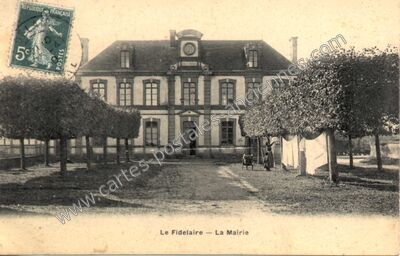 Carte postale ancienne La Mairie — Le Fidelaire (Eure)
