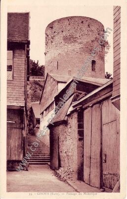 Carte postale ancienne Passage du Monarque — Gisors (Eure)