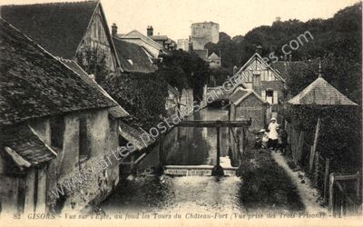 Carte postale ancienne Vue sur l'Epte, au fond les Tours du Château-Fort (Vue prise des Trois Prisons) — Gisors (Eure)