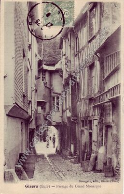 Carte postale ancienne Passage du Grand Monarque — Gisors (Eure)