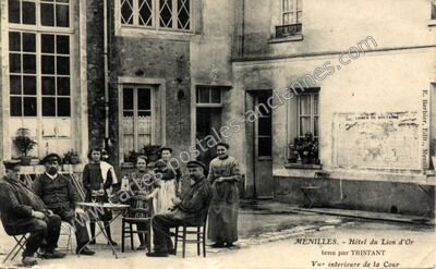 Carte postale ancienne Hôtel du Lion d'Or tenu par TRISTANT Vue interieure de la Cour — Ménilles (Eure)