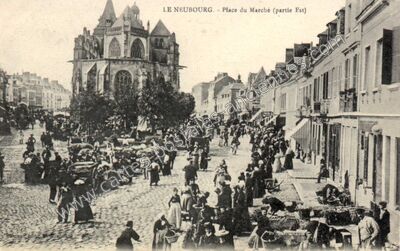 Carte postale ancienne Place du Marché (partie Est) — Le Neubourg (Eure)