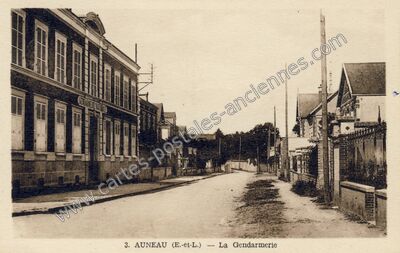 Carte postale ancienne La Gendarmerie — Auneau (Eure-et-Loir)