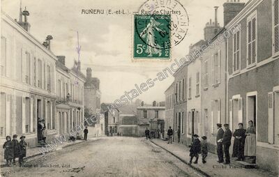 Carte postale ancienne Rue de Chartres — Auneau (Eure-et-Loir)