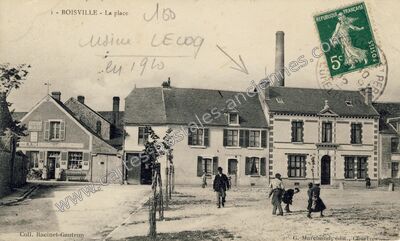 Carte postale ancienne La place — Boisville-la-Saint-Père (Eure-et-Loir)