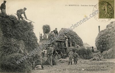 Carte postale ancienne Intérieur de ferme — Boisville-la-Saint-Père (Eure-et-Loir)
