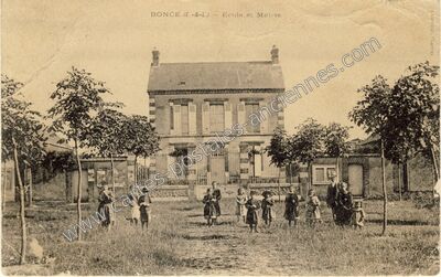 Carte postale ancienne Ecole et Mairie — Boncé (Eure-et-Loir)