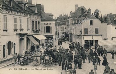 Carte postale ancienne Le Marché aux Grains — Bonneval (Eure-et-Loir)