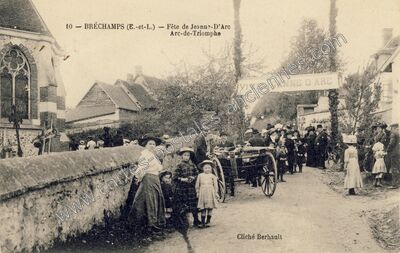 Carte postale ancienne Fête de Jeanne-D'Arc Arc-de-Triomphe — Bréchamps (Eure-et-Loir)