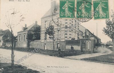 Carte postale ancienne Rue du Mail — Brou (Eure-et-Loir)